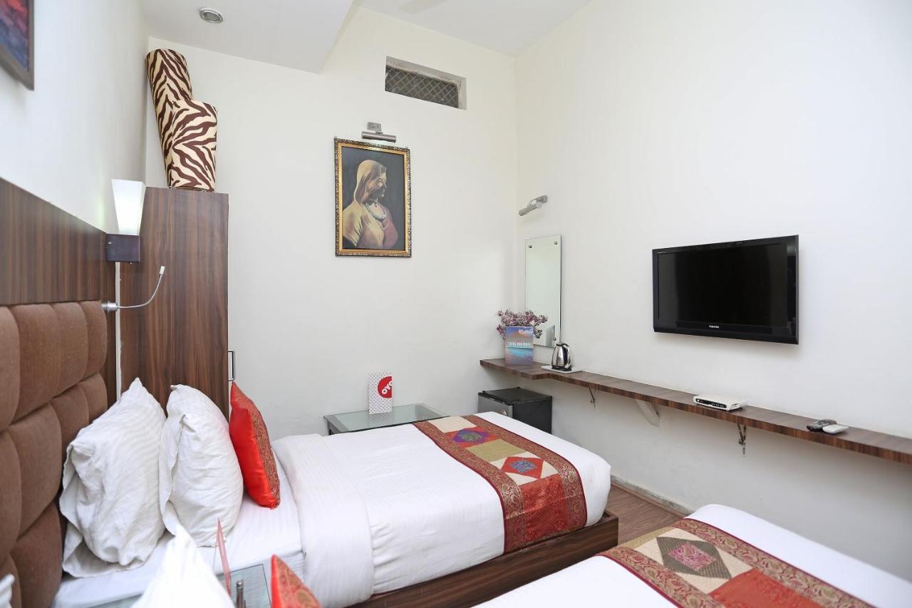 Oyo Flagship The Marc Blu Hotel Tājganj Exterior photo