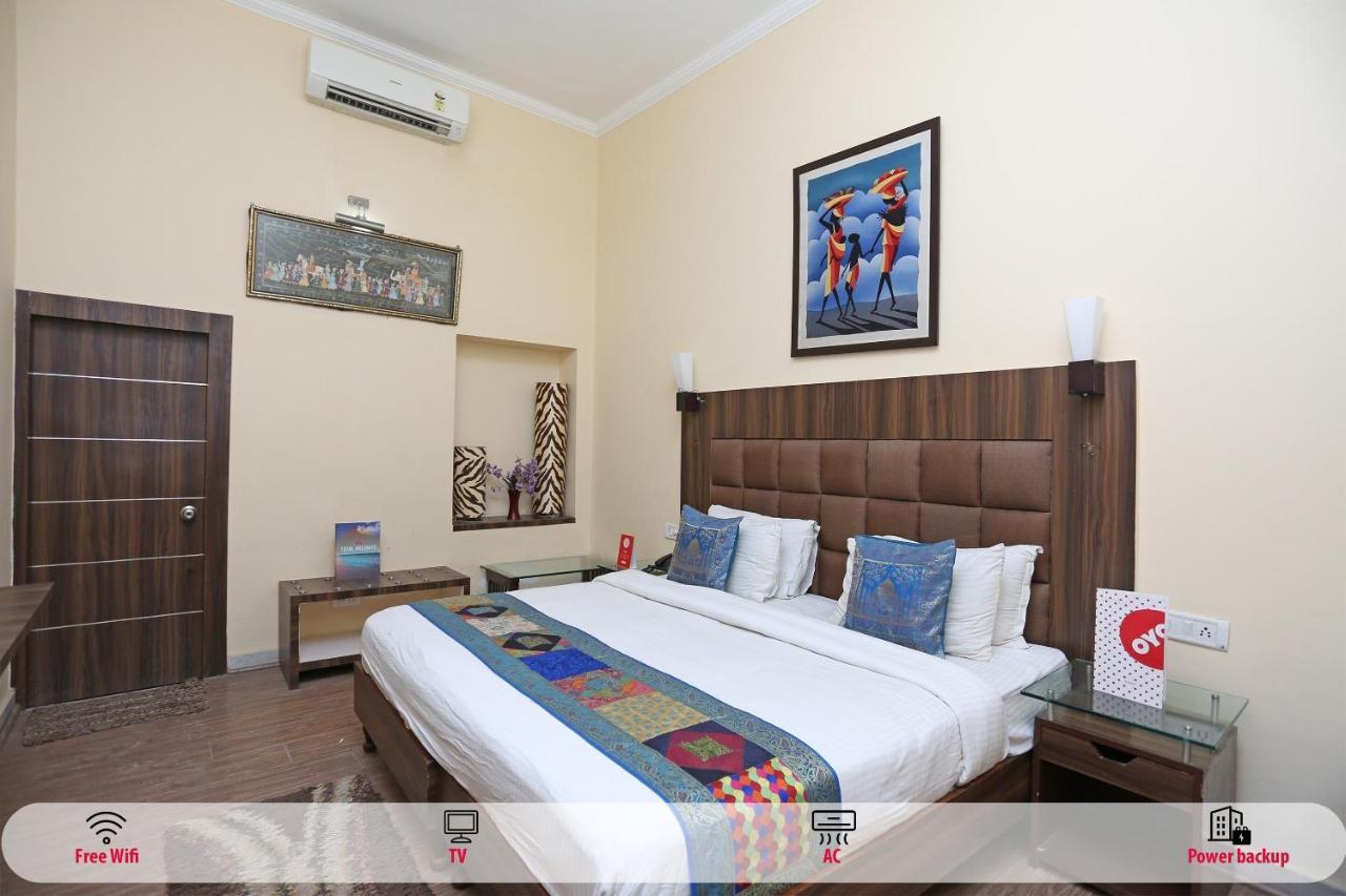Oyo Flagship The Marc Blu Hotel Tājganj Exterior photo