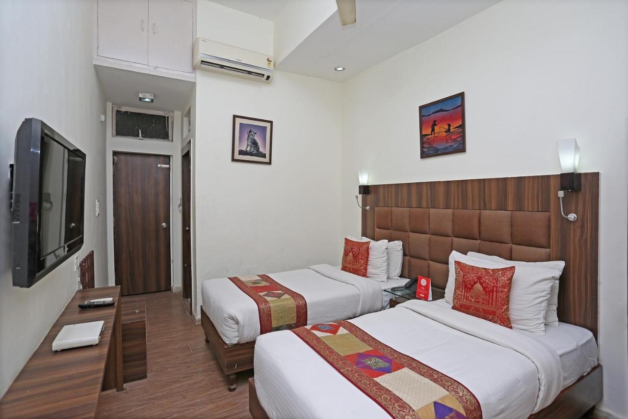 Oyo Flagship The Marc Blu Hotel Tājganj Exterior photo