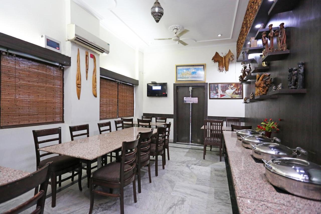 Oyo Flagship The Marc Blu Hotel Tājganj Exterior photo