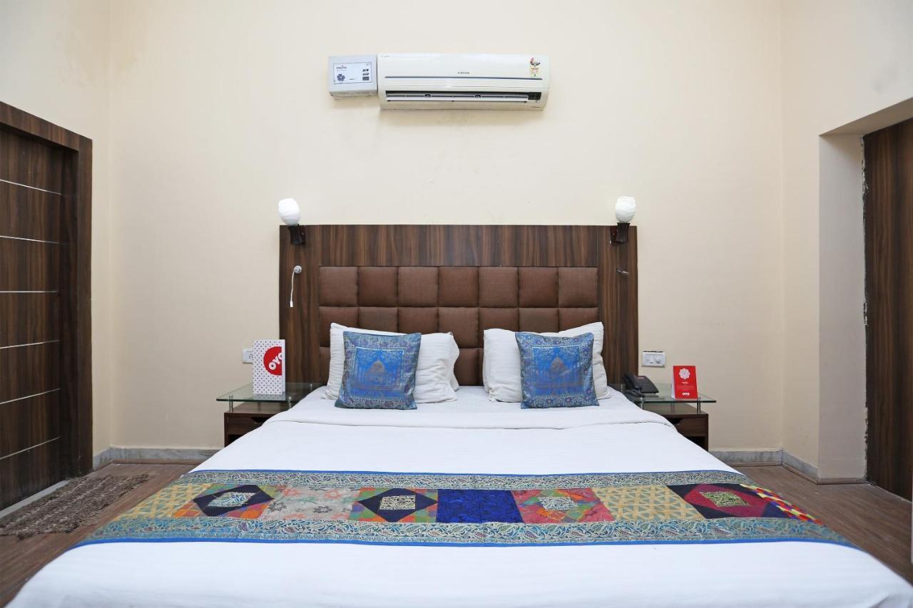 Oyo Flagship The Marc Blu Hotel Tājganj Exterior photo